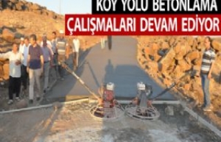 KÖY YOLLARINDA BETONLAMA ÇALIŞMALARI DEVAM EDİYOR