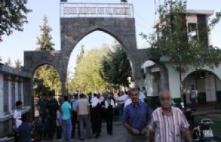 Ramazan Bayramının İlk Ziyareti Asri Mezarlığa...