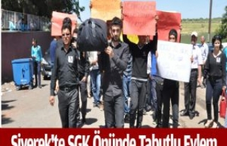 Siverek'te SGK Önünde Tabutlu Eylem