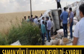 Siverek'te Saman Yüklü Kamyon Devrildi: 6 Yaralı...