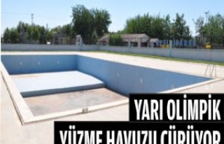 Yarı Olimpik Yüzme Havuzu Çürüyor