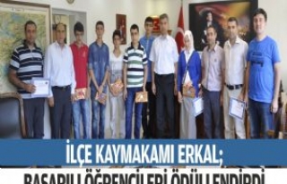 İlçe Kaymakamı Erkal Başarılı Öğrencileri...