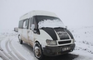 Öğrenci Servisleri Ve Vatandaşlar Yolda Mahsur...