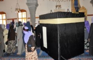 HACI ADAYLARINA KABE MAKETLİ UYGULAMALI EĞİTİM