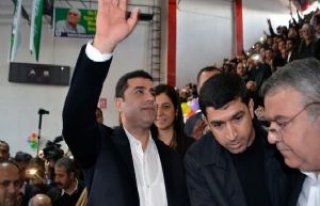 DEMİRTAŞ SİLAHI HDP BIRAKTIRIR, AKP DEĞİL