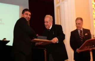 Ali Leylak'a Çetin Emeç Gazetecilik Ödülü