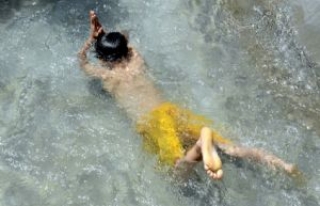 Siverek'li Çocukların Süs Havuzu Keyfi