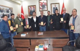 Mhp İlçe Başkanlığından 18 Kişiye Plaket