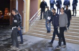 Polis Karakoluna Molotof Atan 2 Kişi Tutuklandı