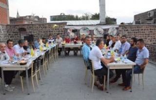 Sağlık müdürlüğü personeli iftarda bir araya...