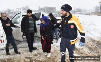 Karla Kapanan Kırsal Mahallede Diyaliz Hastasını Belediye Ekipleri Kurtardı