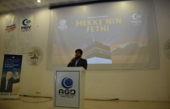 Mekke’nin Fethi düzenlenen programla kutlandı