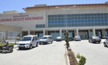 Siverek’te otomobil tarlaya devrildi