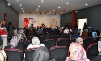 Siverek’te “Güçlü Kadın, Güçlü Toplum” Sempozyumu Düzenlendi