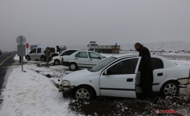 Kar Nedeni ile Zincirleme Trafik Kazası