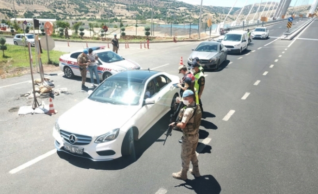 Jandarmadan havadan ve karadan trafik denetimi