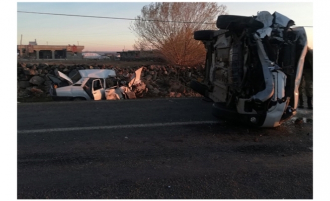 Siverek'te iki otomobil çarpıştı: 8 yaralı