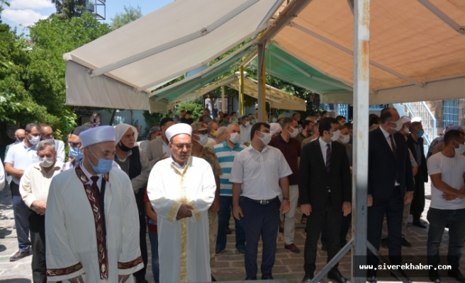 Vefat eden Kaymakam için gıyabi cenaze namazı kılındı