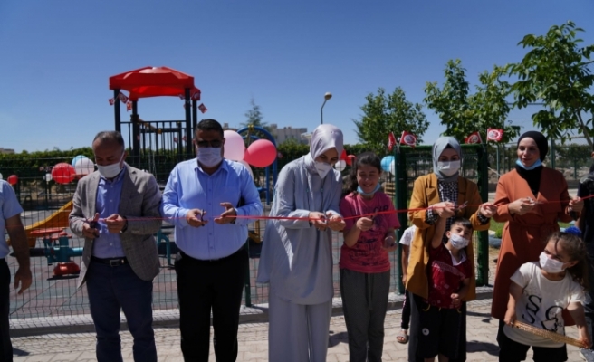 Başkan Ayşe Çakmak özel eğitim öğrencileriyle çocuk oyun parkının açılışını yaptı