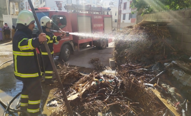 Mahallede çıkan yangın paniğe neden oldu