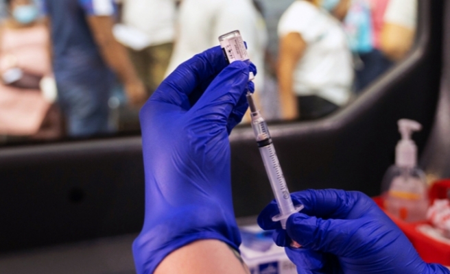 "Aşı olmayan memura her hafta test, aşılılara pozitif ayrımcılık" uygulaması masada