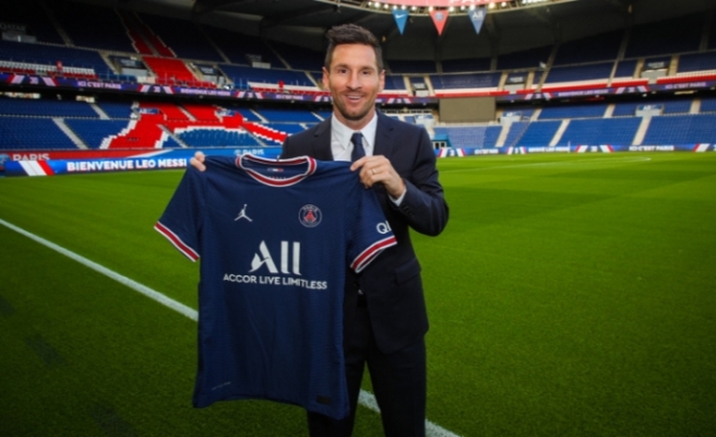 Lionel Messi resmen Paris Saint Germain'de