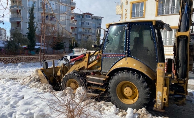 Siverek Belediyesi’nin kar mücadelesi hız kesmeden devam ediyor