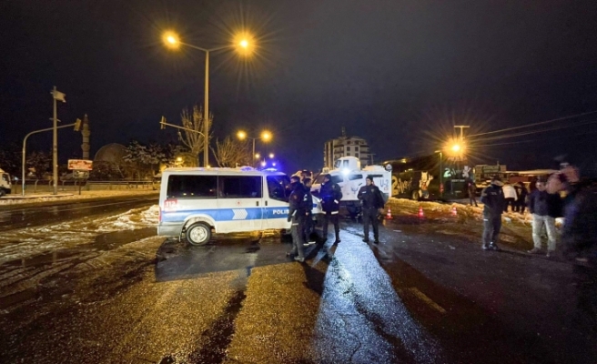 Siverek-Diyarbakır Karayolu çift yönlü trafiğe kapatıldı