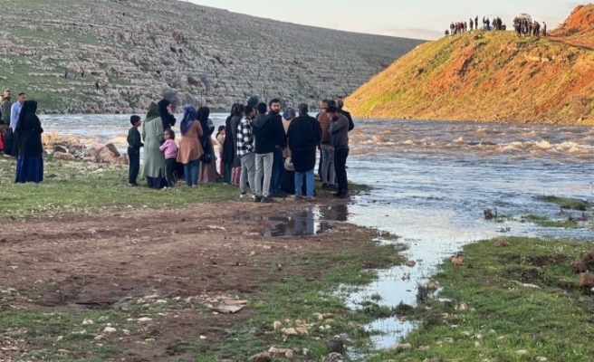 Akıntıya kapılan çocuğu arama çalışmaları devam ediyor