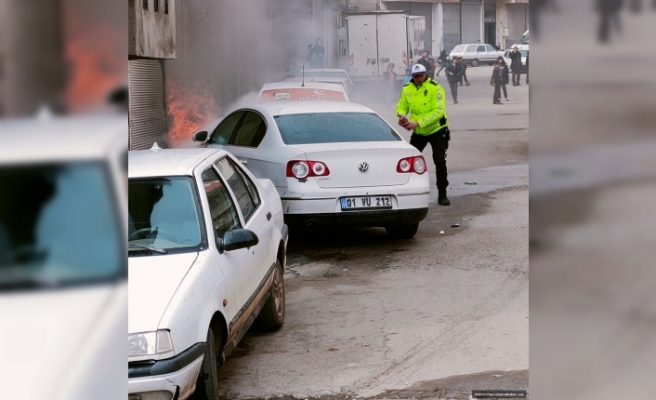 Yanan araca polis ekipleri müdahale etti