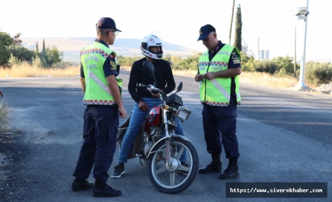 Trafikte motorsikletlerde kask denetimi