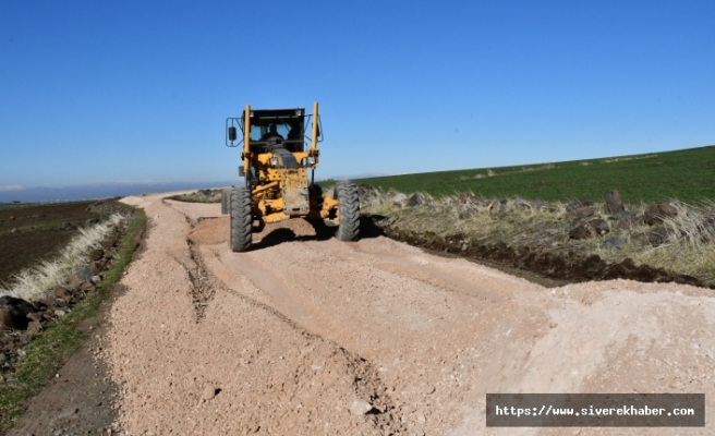 Siverek Belediyesi kırsal mahallerlerde yol çalışmalarına devam ediyor