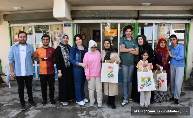 Otizmli Öğrenciler Resim Atölyesinde Yeteneklerini Sergiledi