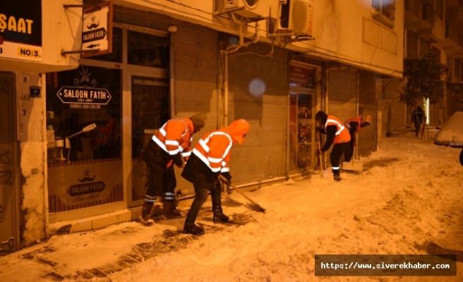 Siverek'te karla mücadele gece boyunca sürüyor