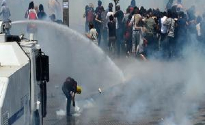 'Krizin yaklaştığını 'en iyi' bilen iktidardı, papazla sosladı; sokağa dökülmesinler diye önlem aldı'