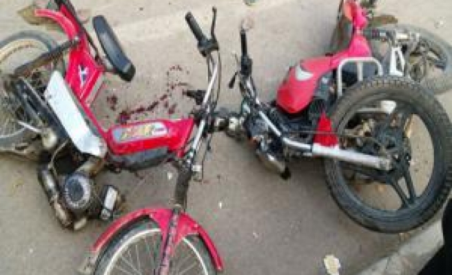 Siverek'te iki motosiklet kafa kafaya çarpıştı:2 yaralı