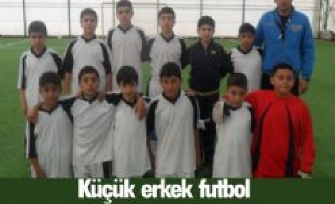 Küçük Erkek Futbol Müsabakası Devam Ediyor