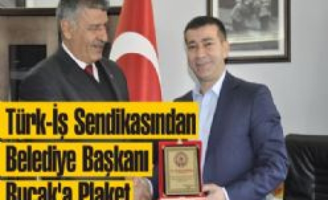 Türk - İş Sendikasından Belediye Başkanı Bucak'a Plaket