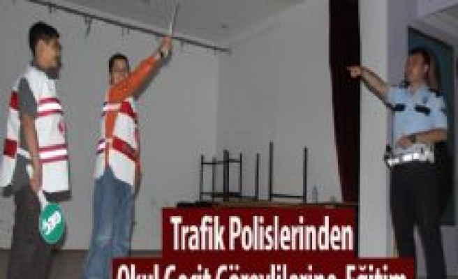 Trafik Polislerinden Okul Geçit Görevlilerine Eğitim 