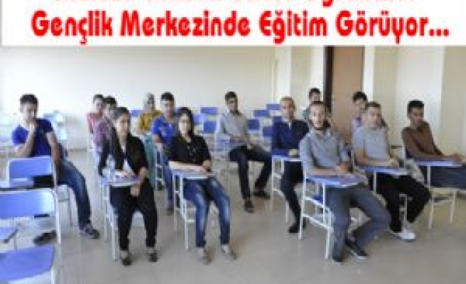 Harran Üniversitesi Siverek Meslek Yüksek Okulu Öğrenciler Gençlik Merkezinde Ders Başı Yaptı 