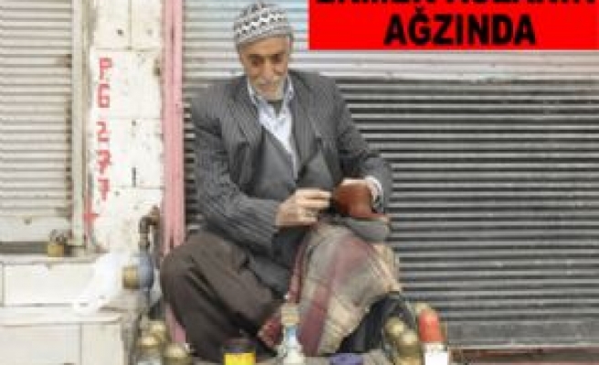 Elli Yıldır Ayakkabı Boyacılığı Yapıyor 