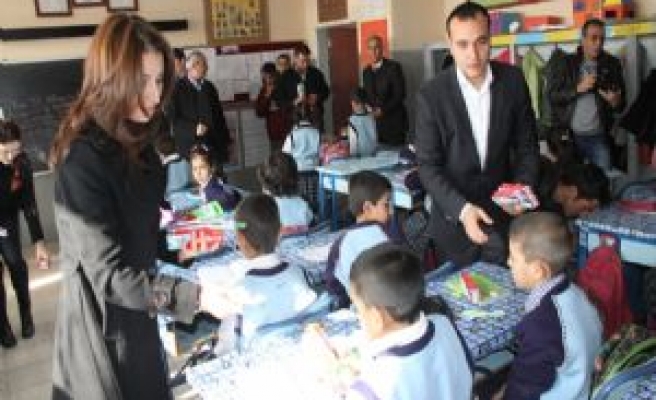 Siverek Belediyesi 1300 Öğrenciye Diş Macunu İle Fırça Dağıttı 