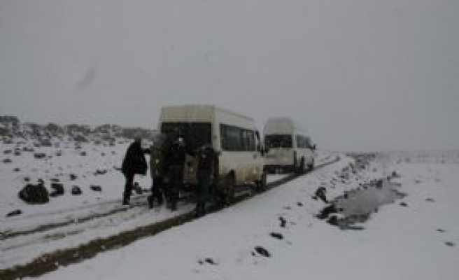 Siverek'te Kar Yağışı Etkili Oluyor