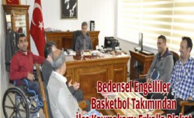 Bedensel Engelliler Basketbol Takımından İlçe Kaymakamı Erkal'a Plaket
