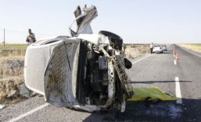 Siverek'te Otomobil Takla Attı  1 Ölü, 1 Yaralı