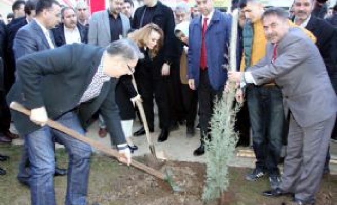 Babasının İsmini Taşıyan Okulun Açılışını Yaptı