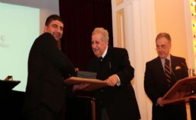 Ali Leylak'a Çetin Emeç Gazetecilik Ödülü