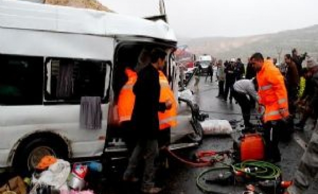 Şanlıurfa'da Zincirleme Kaza: 12 Ölü