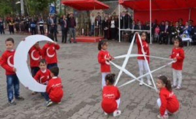 Cumhuriyet Bayramında Çocuklardan Barış Mesajı