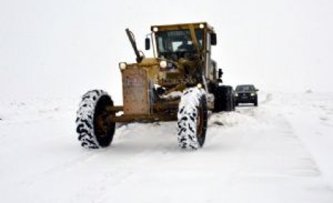 Siverek'te 82 Mahalle Yolu Ulaşıma Kapandı